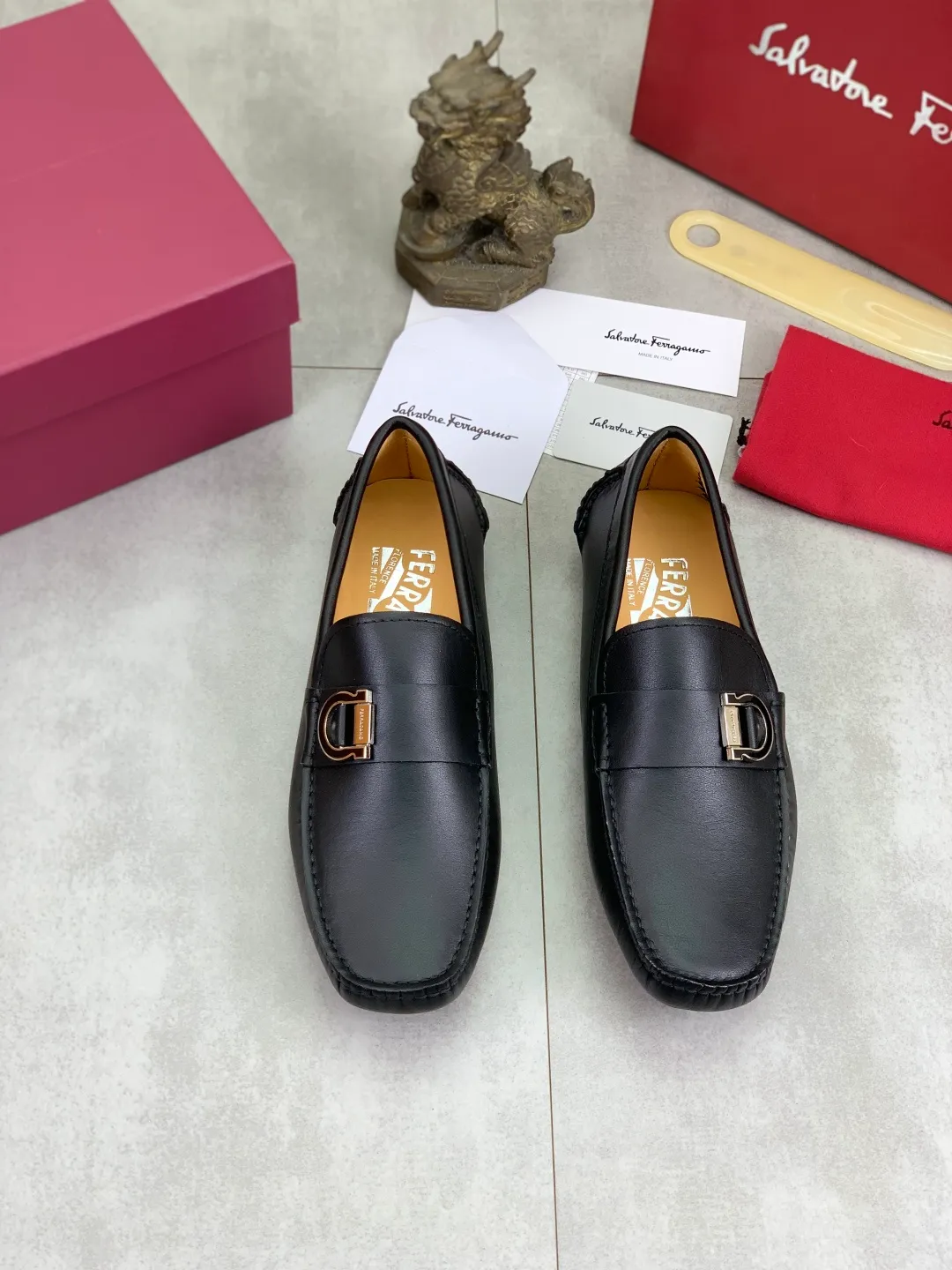 Men's shoes 💰P542 New model, high quality [Ferragamo/Ferragamo] Latest lazy slip-on shoes Original imported calfskin, imported cowhide lining + original luxury metal buckle + original combination outsole Comparison without pressure Code number: 38-45